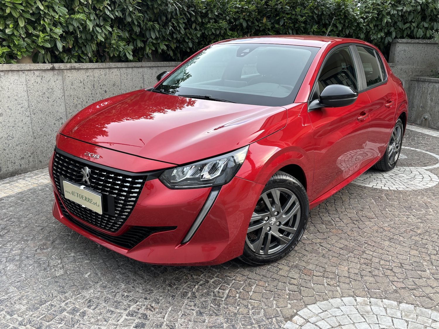 PEUGEOT 208